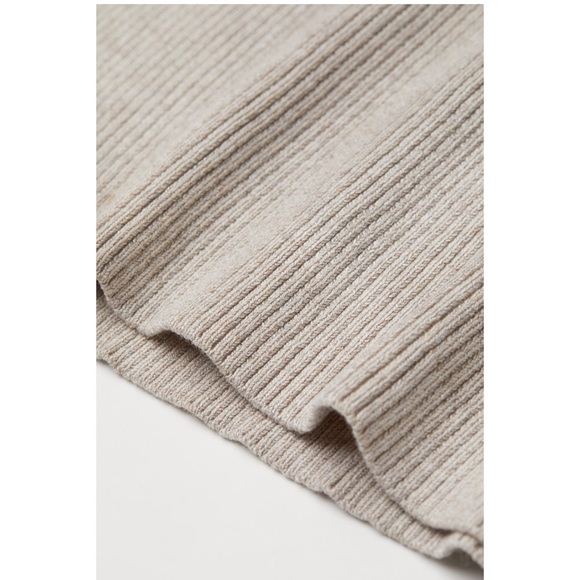 Beautiful H&M NWT!  Rib knit light sweater tanks. •READ BELOW FOR PRICE DETAILS• - Picture 7 of 7